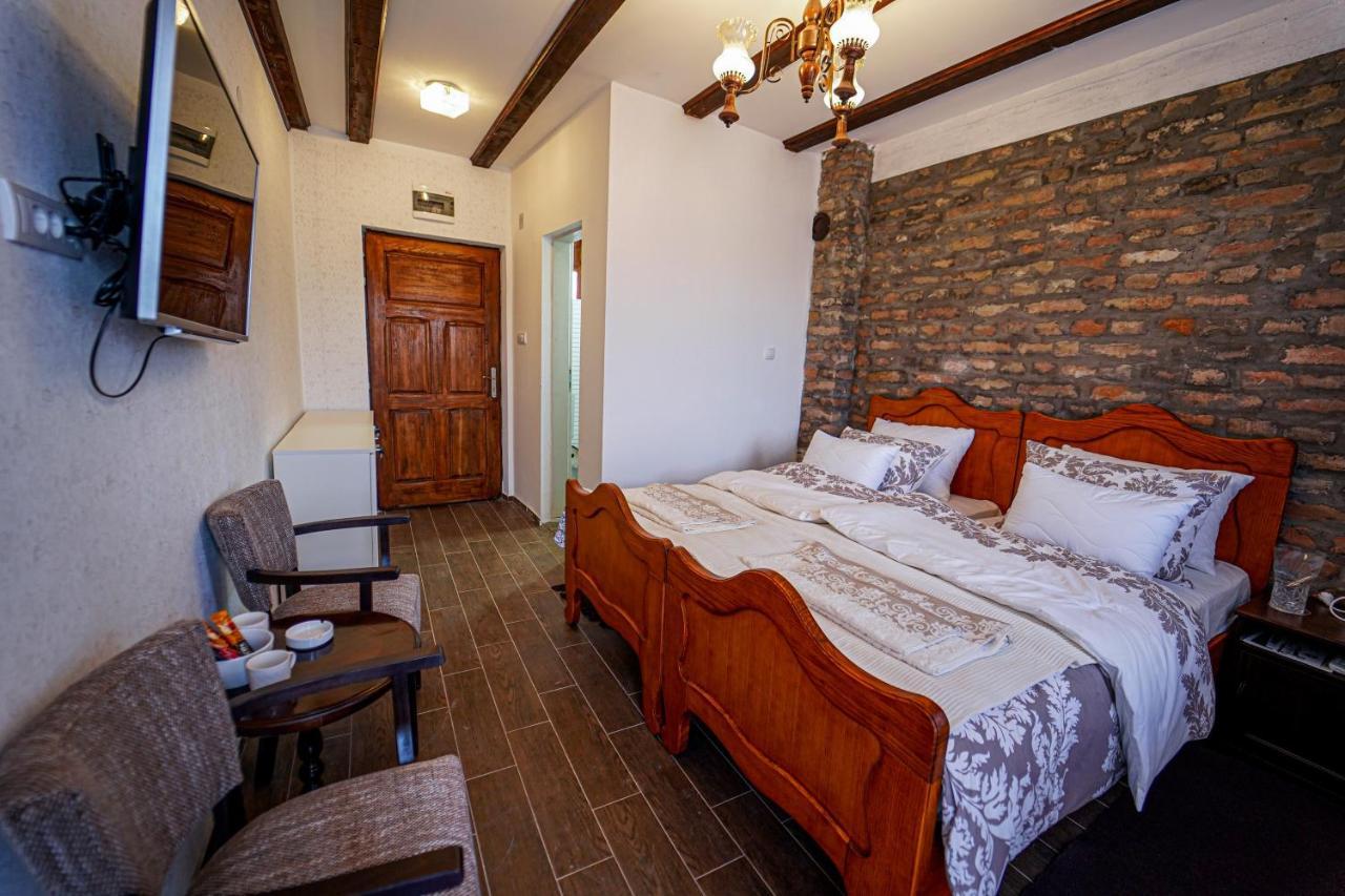 Salas Isailovi Sremska Mitrovica Extérieur photo