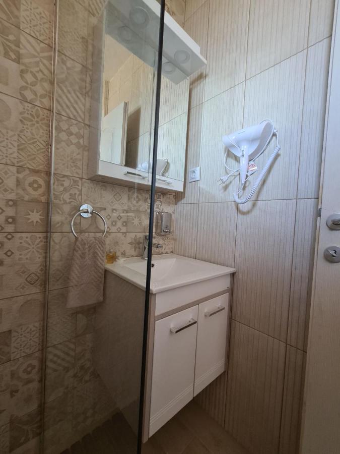 Salas Isailovi Sremska Mitrovica Extérieur photo
