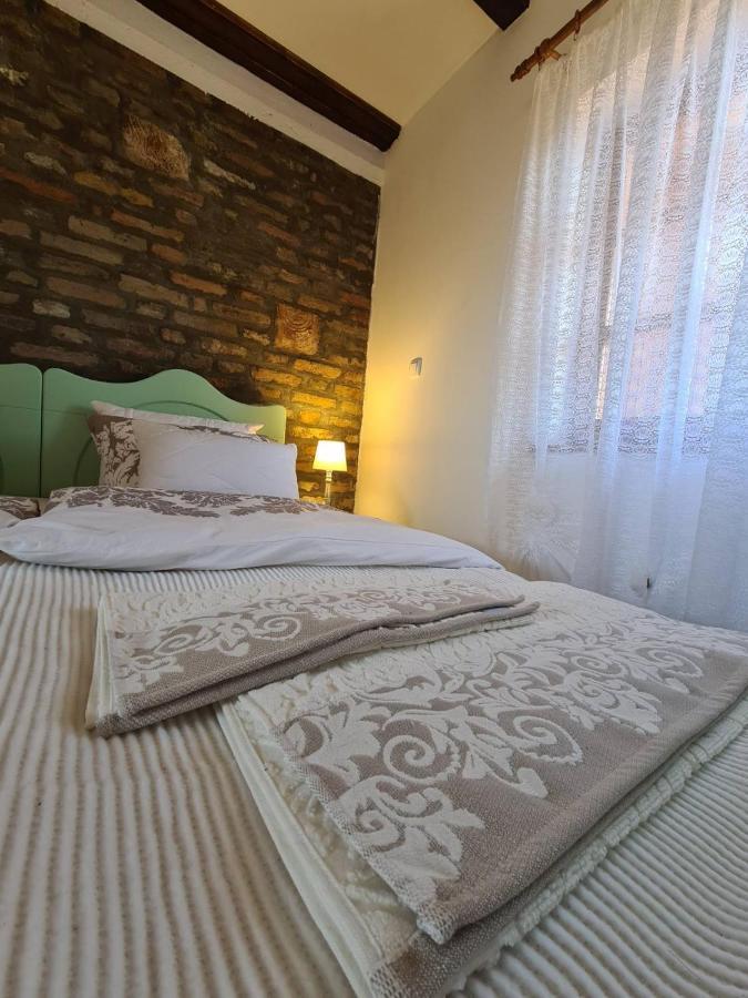 Salas Isailovi Sremska Mitrovica Extérieur photo
