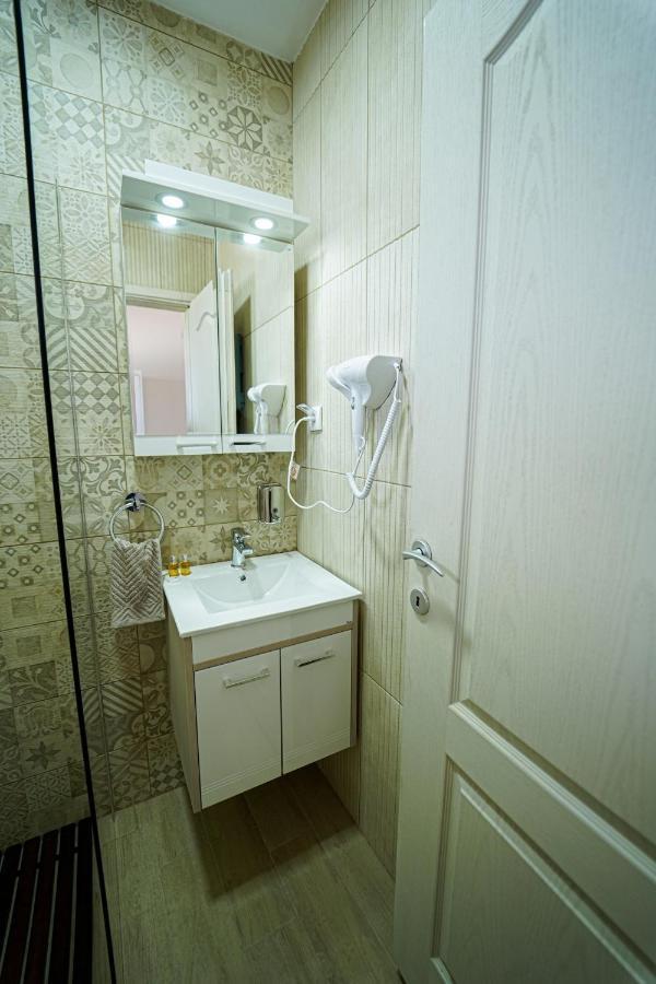 Salas Isailovi Sremska Mitrovica Extérieur photo