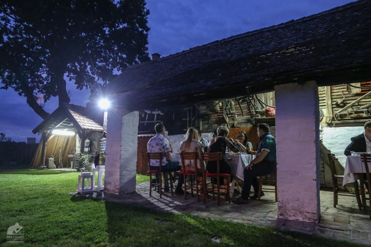 Salas Isailovi Sremska Mitrovica Extérieur photo