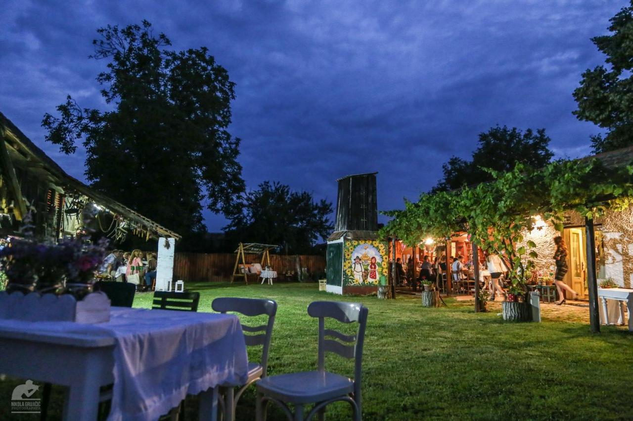 Salas Isailovi Sremska Mitrovica Extérieur photo