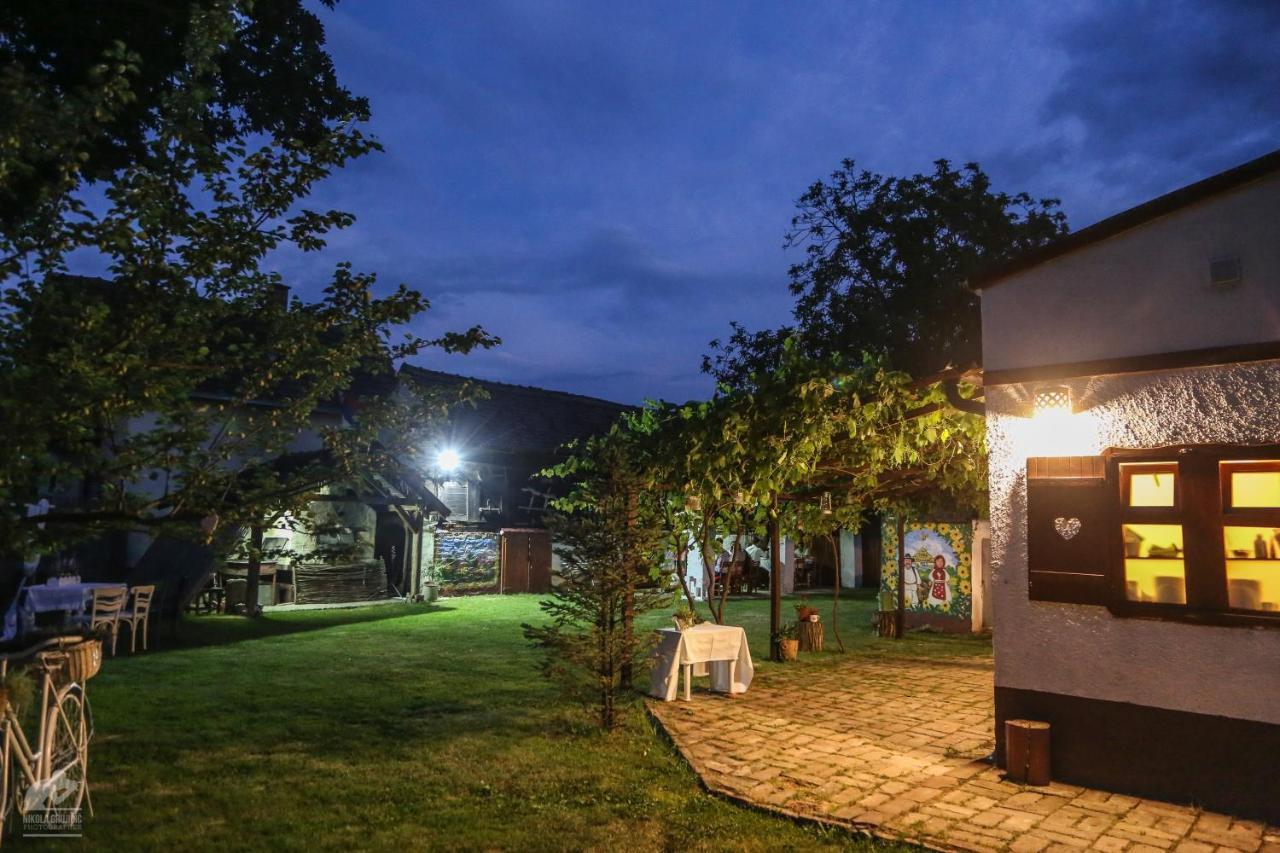 Salas Isailovi Sremska Mitrovica Extérieur photo