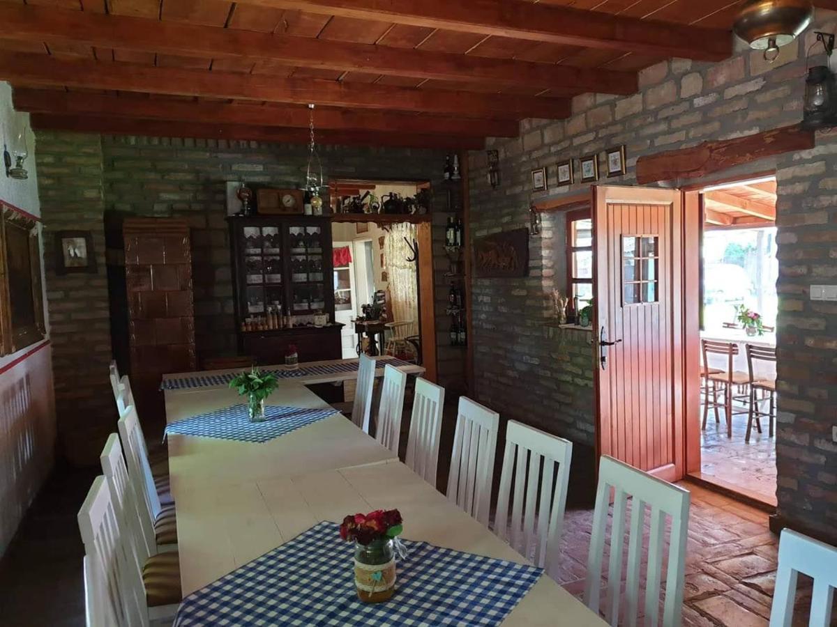 Salas Isailovi Sremska Mitrovica Extérieur photo