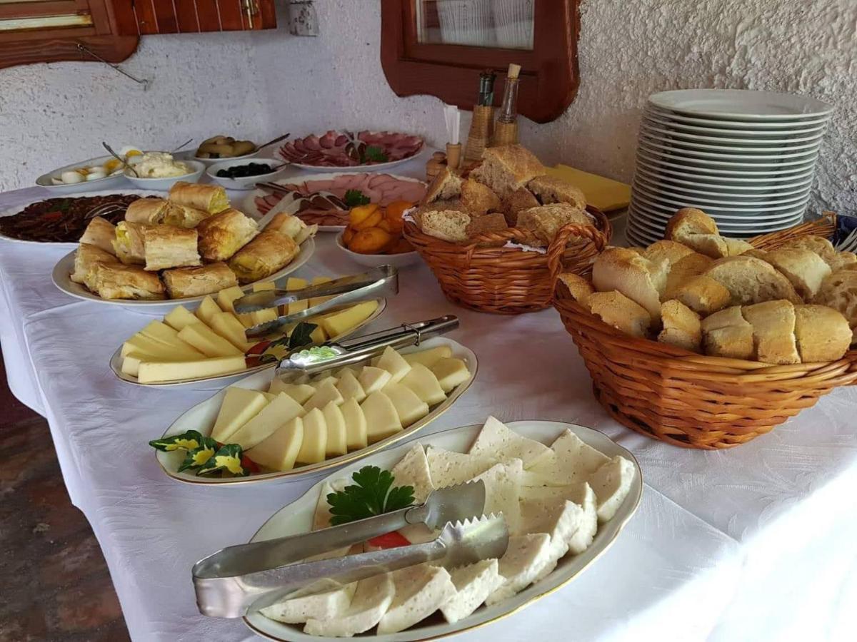 Salas Isailovi Sremska Mitrovica Extérieur photo