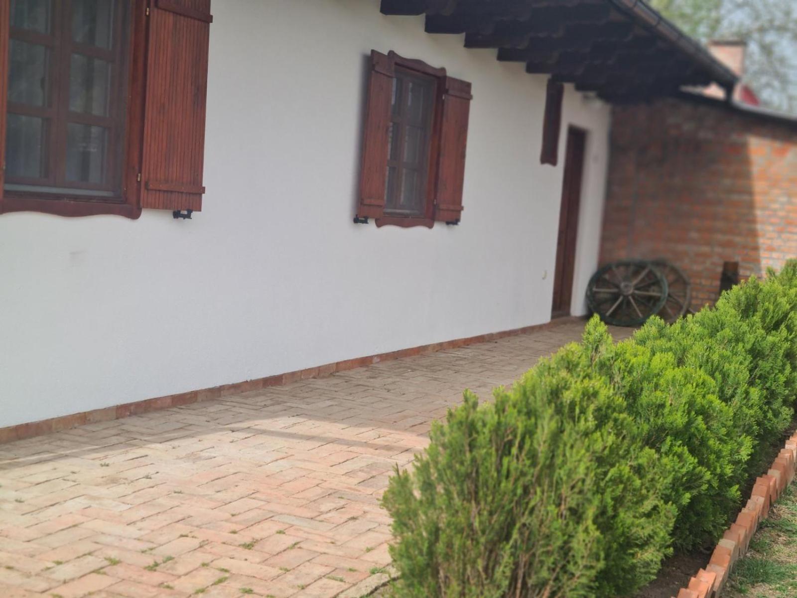 Salas Isailovi Sremska Mitrovica Extérieur photo